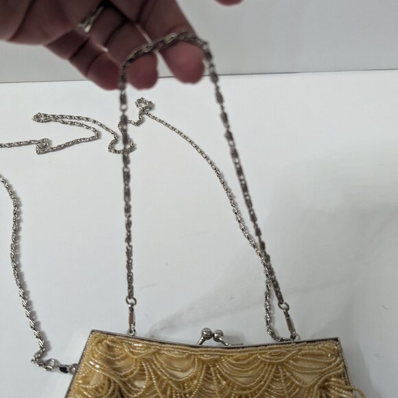 Excellent condition vintage 1960s gold scalloped beaded purse - Picture 5 of 16